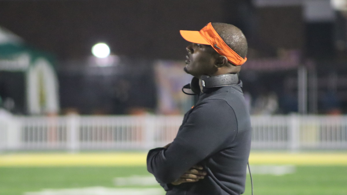 Coach Willie Simmons